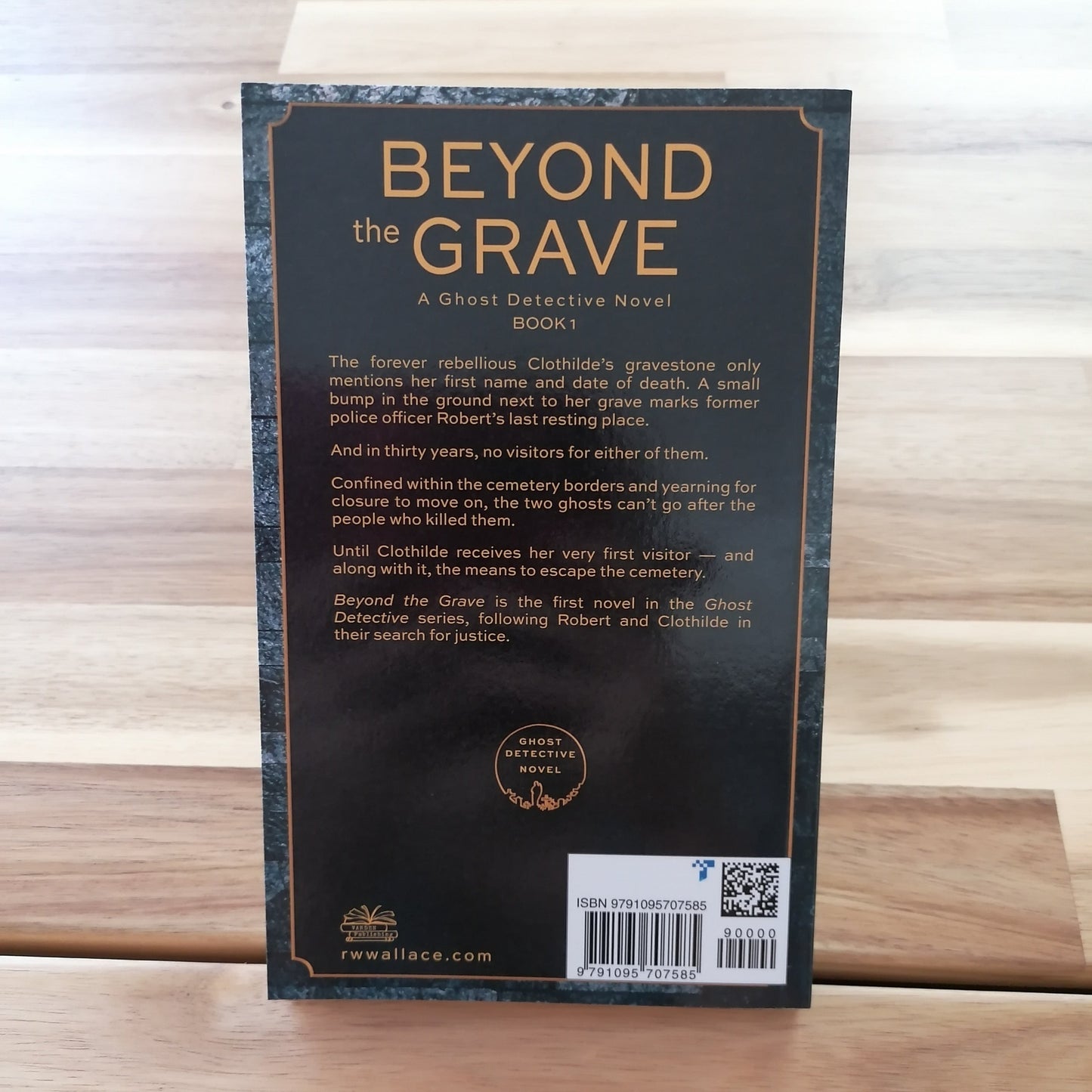 Beyond the Grave - Paperback